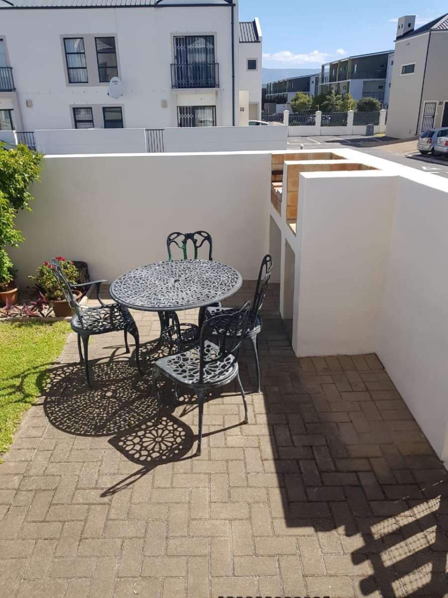 To Let 2 Bedroom Property for Rent in Burgundy Estate Western Cape